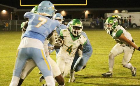Suwannee running back Marquavious Owens takes a carry up the field against Chiefland last Friday. (JAMIE WACHTER/Lake City Reporter)