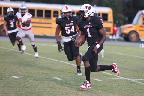Fort White running back Dakota Fisher runs up the field against Williston on Sept. 22. (PAUL BUCHANAN/Special to the Reporter)