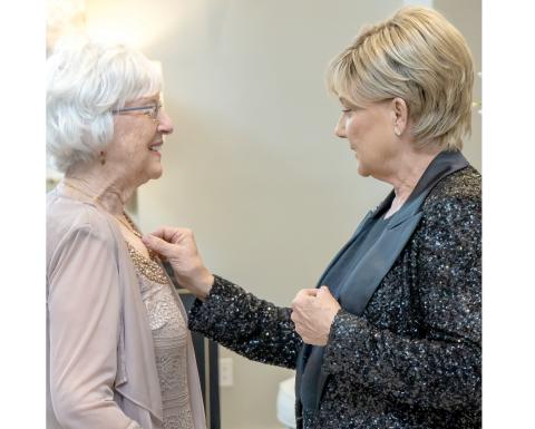 Tina Roberts (right) looks at Rose Pavey’s necklace at the Rotary Ball at The Blanche Hotel in January. Roberts is the co-chair of the Holidays with Haven event at The Blanche on Dec. 8. (LANCE BASS/Special to the Reporter)
