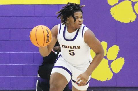 Columbia forward Jalen Gaskins dribbles up the court against Orange Park on Dec. 14. (JORDAN KROEGER/Lake City Reporter)