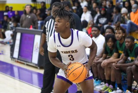 Columbia guard Zamarion Jones looks to pass against Suwannee on Nov. 28. (BRENT KUYKENDALL/Lake City Reporter)