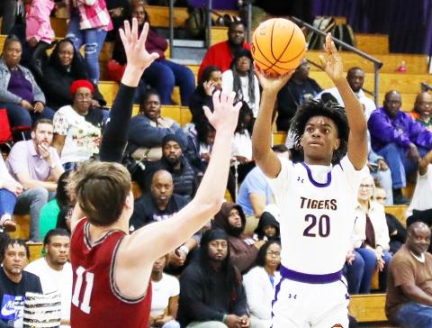 Columbia guard Murkail Cray shoots against Lowndes on Jan. 23. (BRENT KUYKENDALL/Lake City Reporter) 