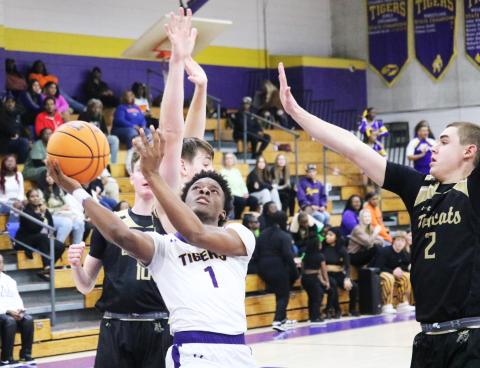 Columbia guard Marlin Haywood weaves through the Buchholz defense for a layup on Tuesday night. (JORDAN KROEGER/Lake City Reporter)