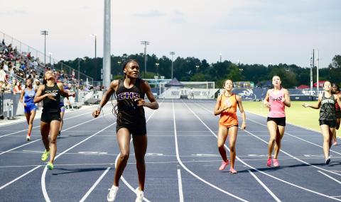 Columbia’s J’Liyn Smith leads the pack during the 400m at the Region 1-3A meet on Wednesday. Smith won the race in 58.06 seconds. (NANCY SCOTT/Special to the Reporter)