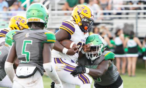 Suwannee linebacker Delwyn Allen dives to tackle Columbia running back Johnathan Andrews during last season’s Preseason Classic. (FILE)