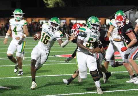 Suwannee running back Fred Cooks (16) runs up the field against Appling County on Sept. 20. (PAUL BUCHANAN/Lake City Reporter)