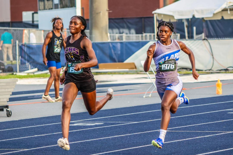 Columbia's J'Liyn Smith runs at the state meet last season (FILE)