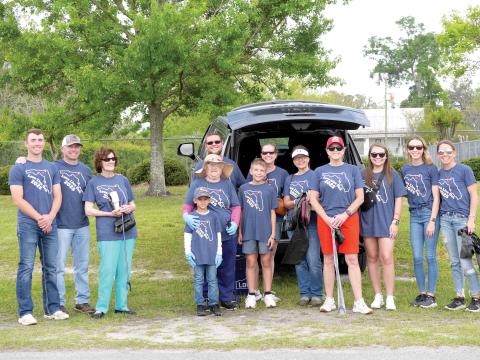 Sixteen teams of parishioners of First Baptist Church and Westwood Baptist Church canvassed the City of Live Oak on Sunday to pick up trash as a form of community service. (COURTESY FIRST BAPTIST CHURCH)