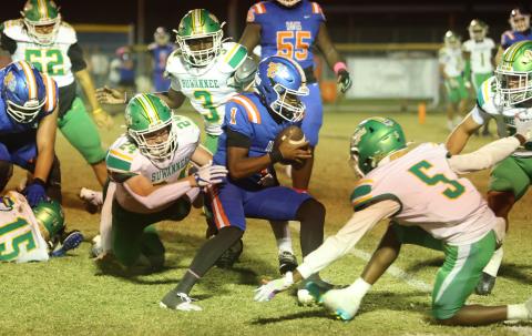 Suwannee defensive end Kyler Watson dives to try and tackle Taylor County quarterback Jabez Glanton as he runs through the Bulldogs’ defense on Friday. (PAUL BUCHANAN/Lake City Reporter)