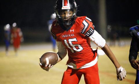 Fort White receiver Desean Lally scores a touchdown against Wildwood during the FIT quarterfinals on  Nov. 20. (BRENT KUYKENDALL/Lake City Reporter)