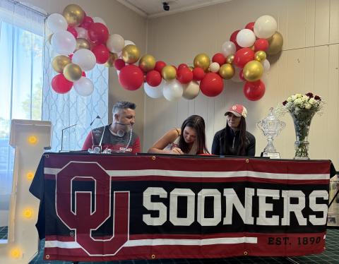 Suwannee golfer Ryan Donaldson (middle) signs her letter of intent to play at Oklahoma on Wednesday. (COURTESY)