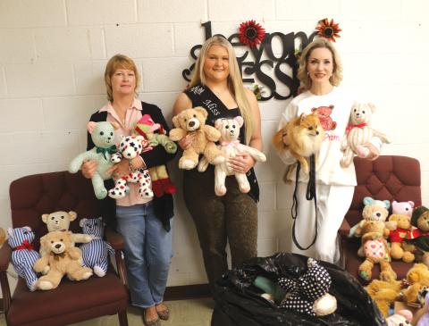 Lee Gober (from left), First United Methodist Church administrator, stands with Miss Columbia County Stephanie Green and Herbie and Dr. Lily Brannigan, Kada’s Promise senior ambassadors, after the church and Green donated several teddy bears, blankets and quilts to the organization on Wednesday afternoon. (TONY BRITT/Lake City Reporter)