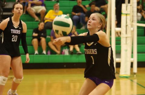 Branford setter Brynn Lester races to defend a shot against Suwannee on Sept. 30. (PAUL BUCHANAN/Lake City Reporter)