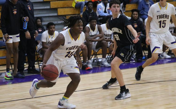 Columbia forward Marlon Pollock drives baseline against Buchholz on Jan. 21. (JORDAN KROEGER/Lake City Reporter)