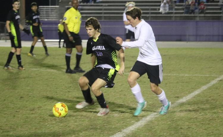 Columbia’s Tanner Pierce looks to make a play against Suwannee on Friday night. (TONY BRITT/Lake City Reporter)