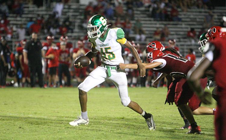 Suwannee receiver Brian Fuery breaks a tackle against Hamilton County last Friday. (PAUL BUCHANAN/Special to the Reporter)