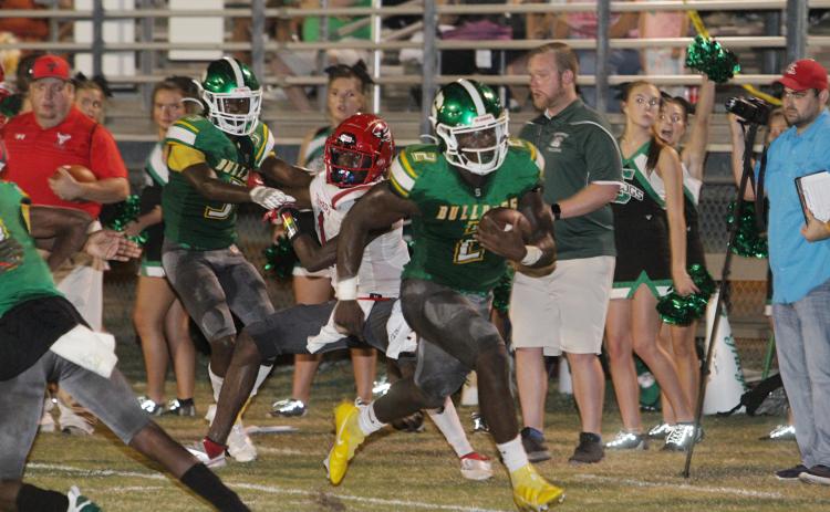 Suwannee quarterback Jaquez Moore bolts down the sideline to score a touchdown against Bradford last week. (PAUL BUCHANAN/Special to the Reporter)