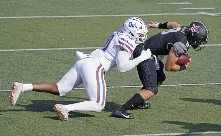 Florida linebacker Andrew Chatfield Jr. (10) brings down Vanderbilt quarterback Ken Seals (8) on Nov. 21 in Nashville, Tenn. (MARK HUMPHREY/Associated Press)