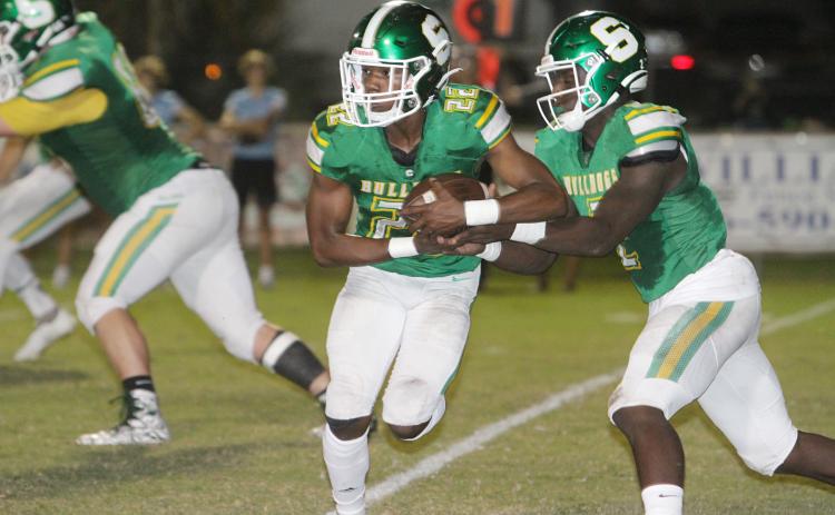 Suwannee quarterback Jaquez Moore hands the ball off the running back Malachi Graham against Ponte Vedra on Oct. 23. (PAUL BUCHANAN/Special to the Reporter)