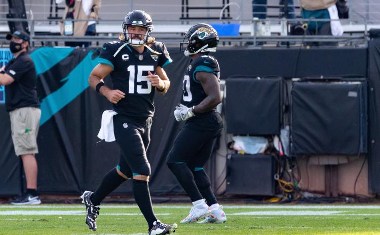 Jacksonville Jaguars quarterback Gardner Minshew (15) runs off the field after throwing a touchdown against the Tennessee Titans at TIAA Bank Field on Sunday in Jacksonville. (MATT PENDLETON/TNS)