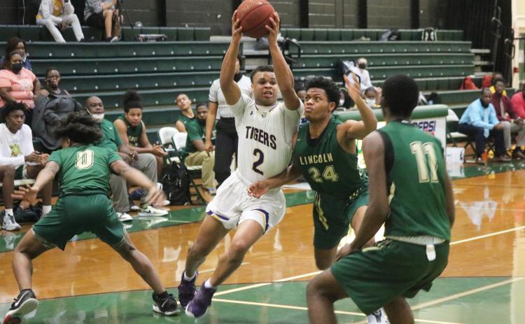 Columbia guard Amare Ferrell drives to the basket as Lincoln guard Jaylen Auston defends during the District 2-6A championship last Friday. (JORDAN KROEGER/Lake City Reporter)