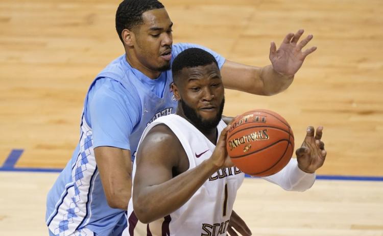 Florida State forward RaiQuan Gray (1) looks to pass the ball as North Carolina forward Garrison Brooks, left, defends during the ACC Tournament semifinals on Friday in Greensboro, N.C. (GERRY BROOME/Associated Press)