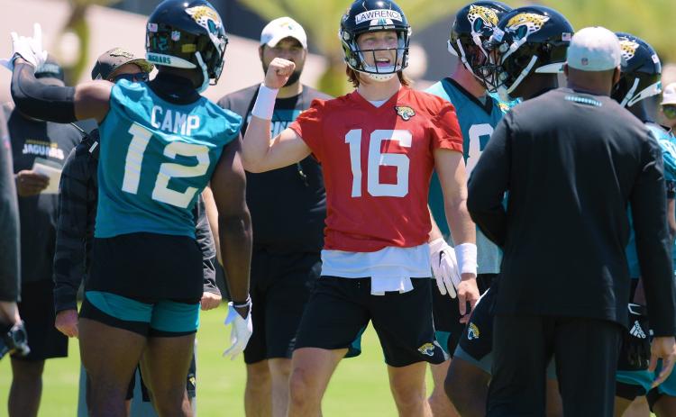 Jaguars quarterback Trevor Lawrence (16) talks with teammates during drills at rookie minicamp. (BOB SELF/Florida Times-Union/TNS)