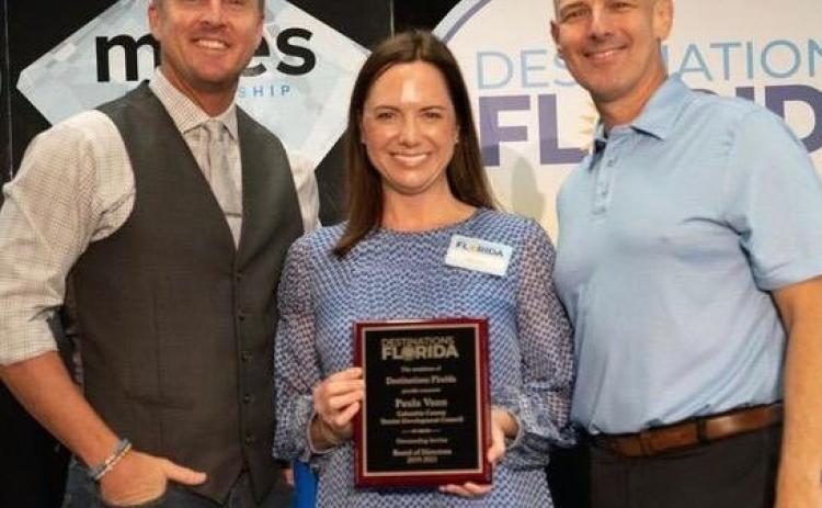 Paula Vann (middle) accepts her plaque last month. (COURTESY)