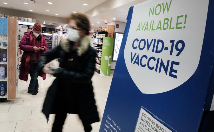 A pharmacy in Grand Central Terminal advertises the covid-19 vaccine on Dec. 9 in New York City. The CDC's new guidance about isolation could entice more Americans to seek a booster dose of the vaccine. (SPENCER PLATT/Getty Images/TNS)