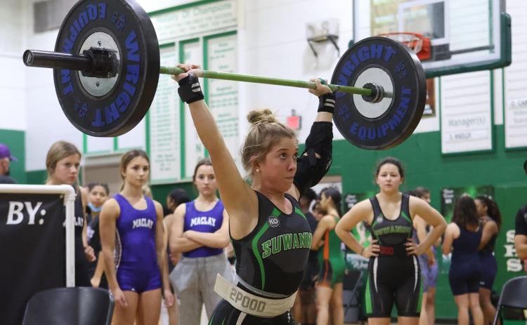 Suwannee’s Matti Marsee performs the clean and jerk during the District 4-1A meet on Jan. 21. (PAUL BUCHANAN/Special to the Reporter)