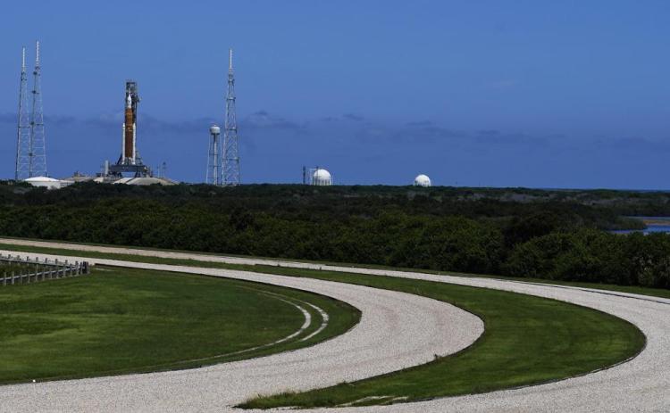 The NASA moon rocket stands on Pad 39B before the Artemis 1 mission to orbit the moon at the Kennedy Space Center on Thursday. (BRYNN ANDERSON/Associated Press)