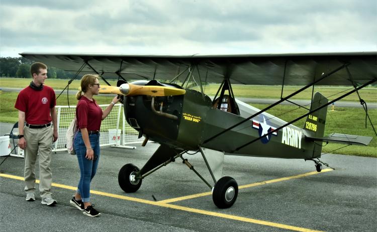 People look over an airplane at last year’s Wings Over Suwannee event at the Suwannee County Airport. The fly-in festival, which is in its seventh year, returns today and Saturday. (FILE)