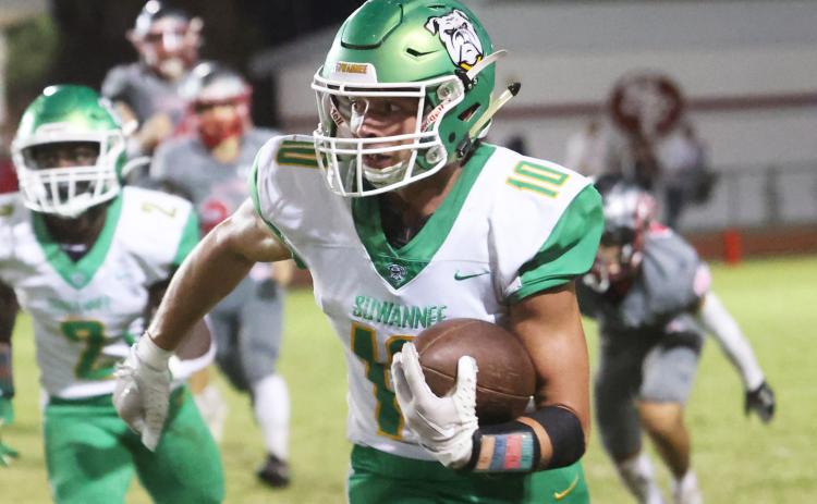 Suwannee receiver Kodi Lang runs up the field after a catch against Santa Fe last Friday. (PAUL BUCHANAN/Special the Reporter)