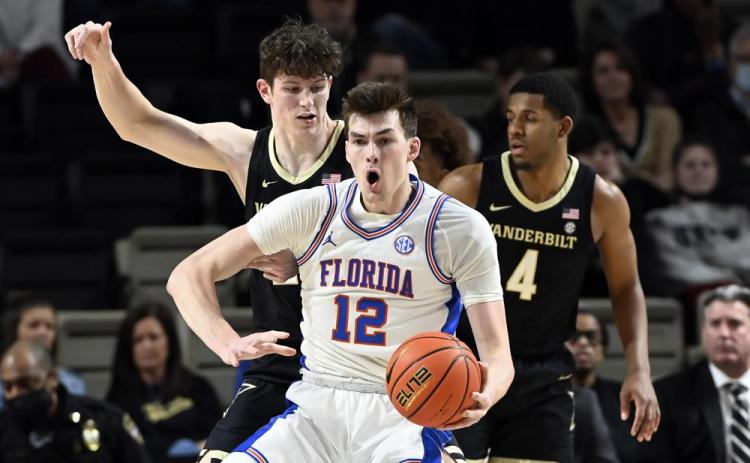 Florida forward Colin Castleton plays against Vanderbilt on March 1 in Nashville, Tenn. (AP FILE)