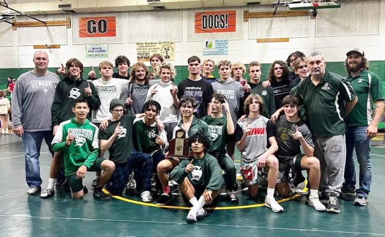 Suwannee’s wrestling team celebrates after winning the District 2-1A duals on Thursday. (COURTESY)