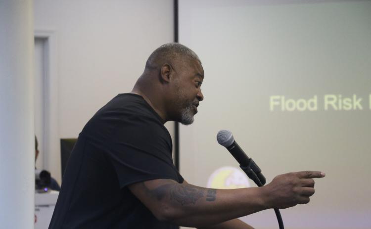 Ron Williams II offered support to the city organizing meetings about gun violence during Monday’s City Council meeting. (MORGAN MCMULLEN/Lake City Reporter)