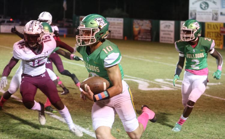 Suwannee’s Kodi Lang heads upfield against Madison County last season at Langford Stadium. The Cowboys are one of the seven playoff teams on the Bulldogs’ schedule this fall. (PAUL BUCHANAN/Special to the Reporter)