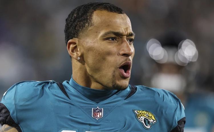 Jacksonville tight end Evan Engram walks the sideline against Tennessee, Jan. 7, in Jacksonville. Engram and the Jaguars agreed Sunday to a three-year, $41.25 million contract that includes $24 million guaranteed, according to a person familiar with negotiations. (ASSOCIATED PRESS)