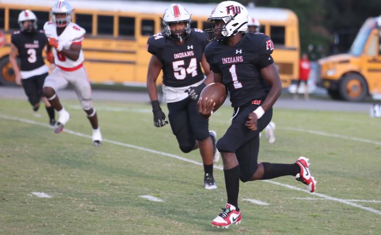 Fort White running back Dakota Fisher runs up the field against Williston on Sept. 22. (PAUL BUCHANAN/Special to the Reporter)