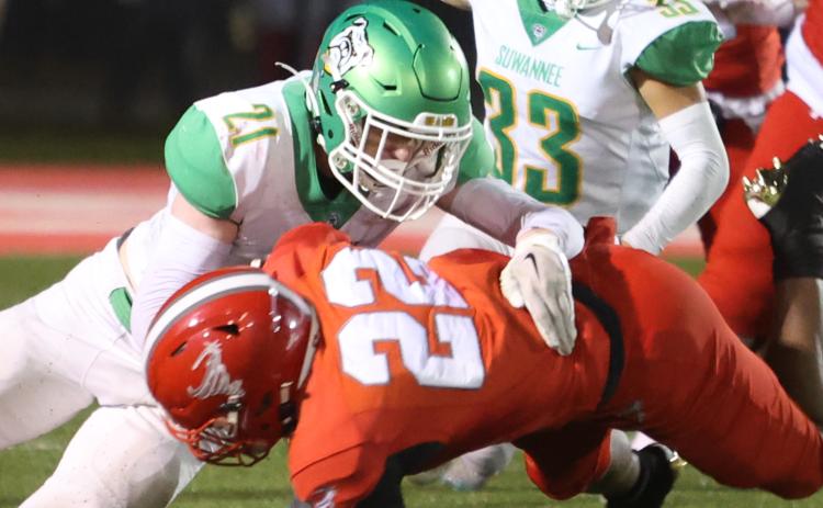Suwannee defensive lineman Hunter Watson tackles Bradford running back Brian Cliffin III last Friday. (PAUL BUCHANAN/Special to the Reporter)