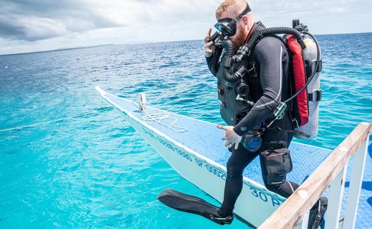 Jared Hires, Dive Rite’s general manager and son of owner and co-founder Lamar Hires, wears the company’s chest-mounted rebreather on a dive. (COURTESY)