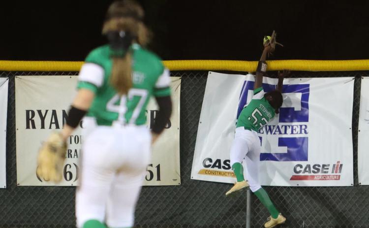 Suwannee center fielder Brianna Stephens can’t reach a Gainesville home run as it flies over the fence on Friday. (PAUL BUCHANAN/Special to the Reporter)