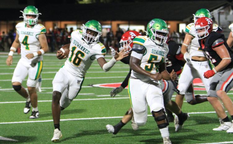 Suwannee running back Fred Cooks (16) runs up the field against Appling County on Sept. 20. (PAUL BUCHANAN/Lake City Reporter)