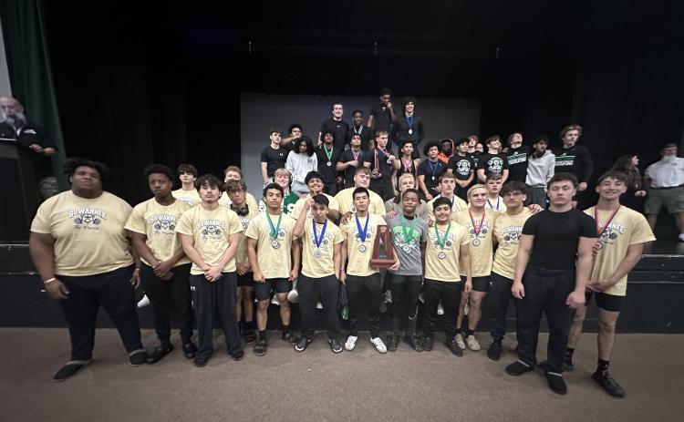 Suwannee’s weightlifting team placed second at the Region 1-2A meet on Saturday and qualified 14 lifters for the state meet. (COURTESY)