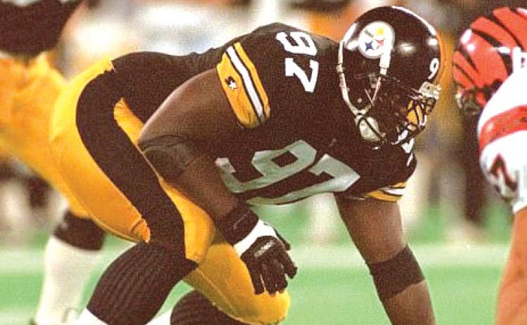 Ray Seals lines up for a snap against the Cincinnati Bengals as a member of the Pittsburgh Steelers. (COURTESY)