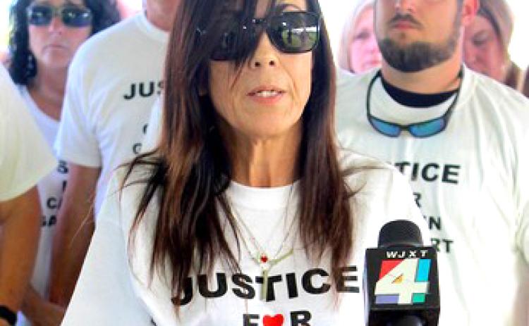 Maria David, Carmen Gayheart’s sister, talks with the press after the execution of Anthony Wainwright, who kidnapped and killed Gayheart in 1994. (JOHN S. KOCH/Special to the Reporter)