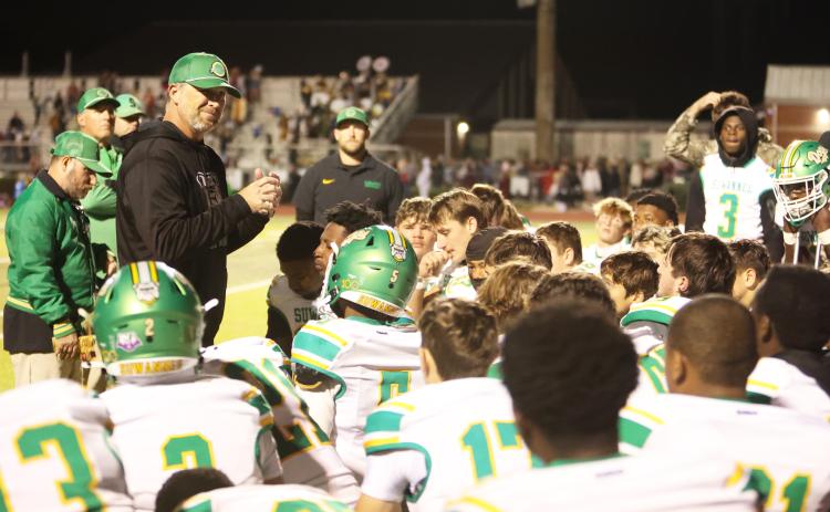 Suwannee coach Kyler Hall addresses his team following last Thursday’s loss to Chiles. (PAUL BUCHANAN/Lake City Reporter)