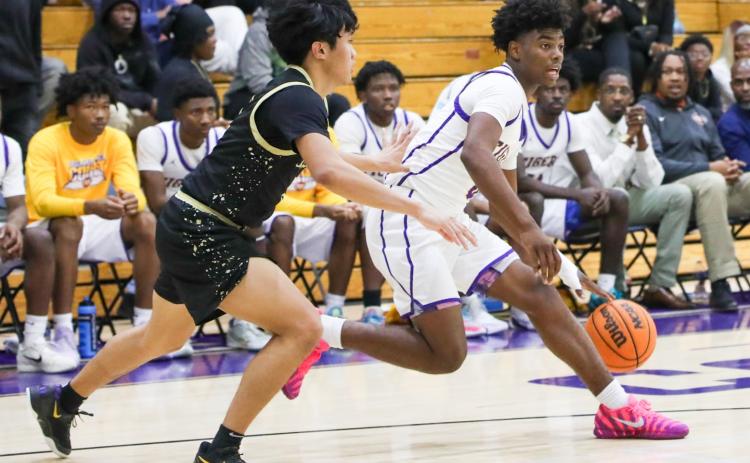 Columbia guard Murkail Cray drives to the basket against Buchholz on Jan. 13. (BRENT KUYKENDALL/Lake City Reporter)