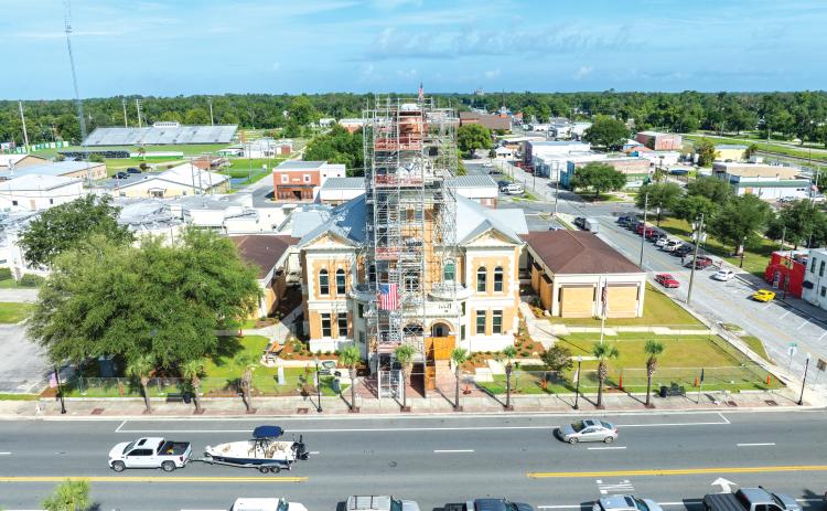 The renovation work on the Suwannee County Courthouse, undertaken by O’Neal Roofing, is nearing completion after beginning in May. (RAY CARPENTER/Lake City Reporter)