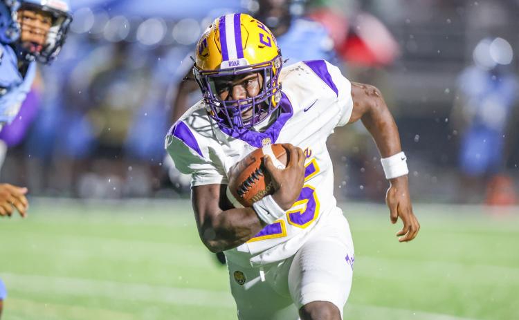 Columbia running back Jerome Horne turns the corner of the Ribault defense for a gain last Friday. (GARY LLOYD MCCULLOUGH/Special to the Reporter)